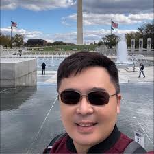 聯合報-  前總統李登輝孫女李坤儀出嫁遇男子砸物抗議，新人顯得驚恐，隨扈、服務人員準備接飛過來的物品，李登輝辦公室主任王燕軍（前排右一）更是飛身躍起要直接攔截。（記者陳正興／攝影）  -- 我們有Instagram囉，來追蹤我們吧