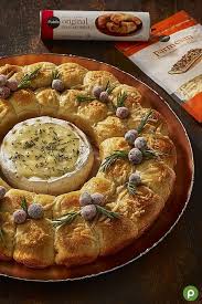 Find the best free christmas videos. Want A Dinner Appetizer No One Will Want To Pass Up Make This Festive Crescent Wreath With A Garlic Rosemary Brie Cente Holiday Recipes Recipes Christmas Food