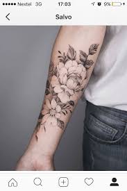 Weitere ideen zu tätowierungen, blumentattoos, tattoo ideen. Liebe Helle Blumen Mit Blattern Dunkler Kunstler Tattoo Arm Frau Blumen Blumen Tattoo Arm Blumenranken Tattoo