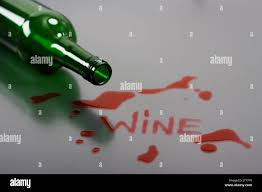 Wein schreiben Schrift Typografie Flasche dribbeln Text vor Ort stellen Wein  trinken Alkohol Stockfotografie - Alamy