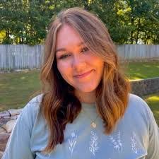 Sarah Beagle's Instagram, Twitter & Facebook