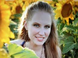 Rachel Holcomb's Instagram, Twitter & Facebook