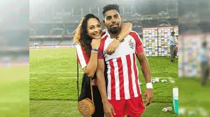 How tall is roy krishna and what is roy krishna's height? I Woke Up To See A Big Smile On Naziah S Face As Liverpool Won Epl Title Roy Krishna