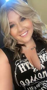 Jessica Settles's Instagram, Twitter & Facebook