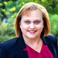 Raelene Roberts's Instagram, Twitter & Facebook