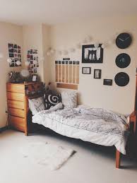 Black And White Dorm Room Decorating Ideas Black And White Nice Wall Decor Some Lights Strung Up Cute Dorm Room Color Schemes Dorm Room Decor