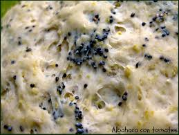 Albahaca Con Tomates Pan De Trigo Y Maiz Con Semillas De Chia Y Amapola Comida Etnica Trigo Pan