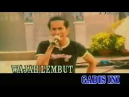 Milik siapakah hati ini bagai berkurun lama kesepian ingin aku mencurahkan kasih kepada yang sudi adakah ia sudi. Amy Search Milik Siapakah Gadis Ini Karaoke Youtube