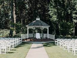 Outdoor Wedding Venue Gazebo In Oregon Wedding Venue Inspiration Courtney Hellen Photography Wedding Venues Oregon Outdoor Wedding Venues Gazebo