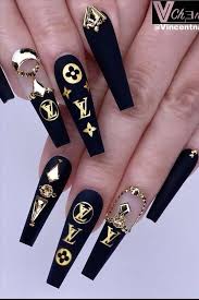 Pin By Nashe Rodriguez On Lips Nails Gucci Nails Black Gold Nails Nail Designs Bling