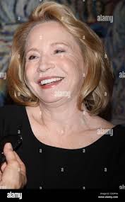 Foto chiamata per il prossimo gioco diventando il dottor Ruth, tenutosi a  sardi del ristorante. Dotato di: Dr. Ruth K. Westheimer,Debra Jo Rupp Foto  stock