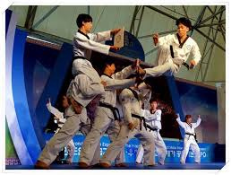 Tingkatan secara umum jika dilihat dari sabuk taekwondo yaitu di awal ada sabuk putih, lalu naik tingkat ke kuning polos hingga kuning strip. Komunitas Taekwondo Indonesia Home Facebook
