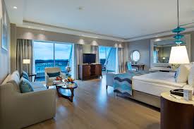 Misafirler yardıma hazır personel beğeniyor. Titanic Deluxe Golf Belek Www Yasam Beach Oteldeode Com Tr