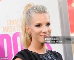 2,911 Heather Elizabeth Morris Photos & High Res Pictures