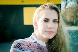 Anna Chlumsky Is Absolutely Affable—and Nothing as Advertised