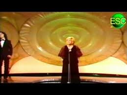 Esc 1971 Winner Reprise Monaco Severine Un Banc Un Arbre Une Rue Youtube Muziek Vintage
