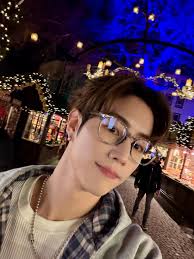 OFICIAL • 251223 ] Ya casi es navidad, y Mark lo sabe jiji Cr. X/ marktuan  [Mark Tuan Chile] 🧚🏼‍♀️ ______ #got7 #igot7 #ahgase #jayb #marktuan  #jacksonwang #jinyoung #youngjae #bambam #yugyeom #