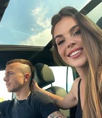 Roma, in città una bellezza mozzafiato: chi è Rocio Galindo, la moglie di  Angeliño