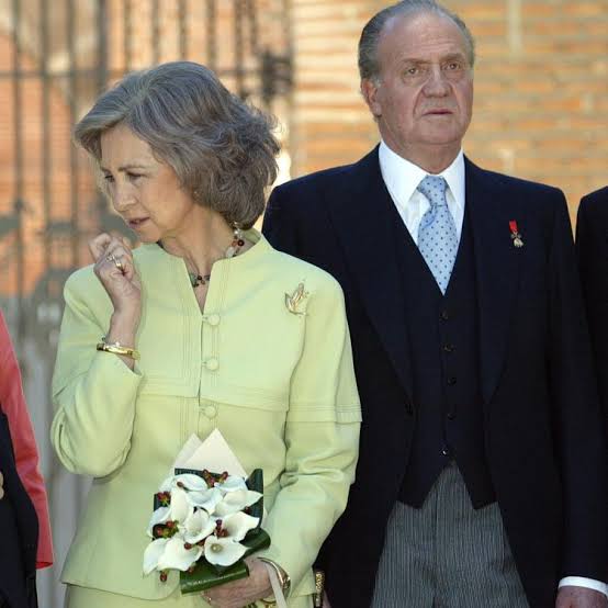 El rey Juan Carlos baraja mudarse a Suiza: más cerca de España y de Marta  Gayá | Mujerhoy