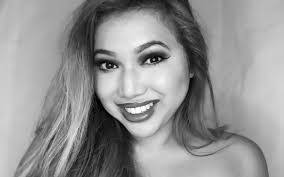 Vera Singer's Instagram, Twitter & Facebook