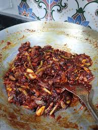 Kalau kat kedai makan, wajib order kailan ikan masin. Nikmati Acar Ikan Talang Masin Bersama Nasi Panas Panas Pesona Pengantin