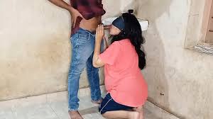 Akeli Bhabhi Ne Jawan Plumber Se Bathroom Me Apni Choot Ki Khujli Mitwayi -  Queen Rima
