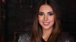 حصلت الممثلة ال لبنان ية نادين نسيب نجيم على الإقامة الذهبية من دولة الإمارات ، موجهة الشكر الى نائب رئيس الدولة، رئيس مجلس الوزراء حاكم دبي الشيخ محمد بن راشد آل مكتوم، لمنحها إياها. ÙØ§Ù„ÙŠØ±ÙŠ Ø£Ø¨Ùˆ Ø´Ù‚Ø±Ø§ Ù…Ø¹ Ù‚ØµÙŠ Ø®ÙˆÙ„ÙŠ ÙÙŠ Ù‡Ø°Ø§ Ø§Ù„Ø¹Ù…Ù„