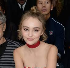 Une nouvelle fonctionnalité de la cp1300 est le 'shuffle print', qui vous permettra d'imprimer depuis de multiples appareils en même temps sur une seule feuille de papier. Lily Rose Depp En Petit Bikini Au Paradis Puretrend