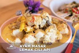 Kisar halus ataupun tumbuk cili padi bersama kunyit hidup hingga lumat. Cuckoo Kitchen Ayam Masak Lemak Cili Api
