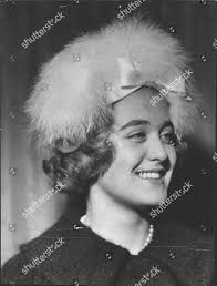 Georgina Oneill's Instagram, Twitter & Facebook