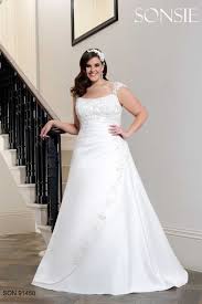 Corsage mit spitzenkante und gerafftem seiden chiffon. Viele Bilder Von Brautkleider In Grosse Grossen Ohne Galerie Ansicht