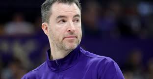 Husky MBB Wins Exhibition Opener 77-62 Over UNLV