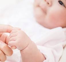 Wenn ihr baby aber nach 2 monaten noch gar kein interesse hat, nach objekten zu greifen oder nach 9 monaten immer noch nichts anfassen und halten will, sollten sie darüber mit dem kinderarzt sprechen. Entwicklungskalender Des Babys Nach Der Geburt