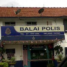 Ketua polis daerah iskandar puteri, asisten komisioner dzulkhairi mukhtar ketika bercakap kepada pemberita di balai polis gelang patah di sini hari ini. Photos At Balai Polis Gelang Patah Military Base