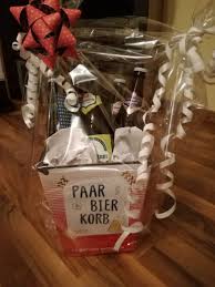 Neben dem humoristischen effekt für den jubilar, wird es die haut zusätzlich vor dem austrocknen schützen und wirkt erfrischend. Paar Bier Korb Fur Bayern Fan Geschenke Zum 50 Bier Bierkorb