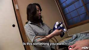 成熟的日本女人经常和一个年轻男人做爱| xHamster