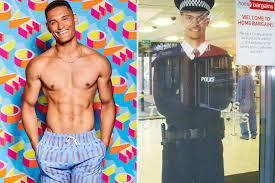 Danny was dumped from the love island villa on monday 8th july, alongside jourdan riane, after the pair received the lowest votes from the public. Love Island Fans Are Convinced Danny Williams Is A Home Bargains Model