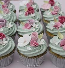 The Frosting And Flowers Such A Pretty Contrast Flowercupcakes Buttercream Cupcakes Elegant Cupcakes Cupcake Cakes