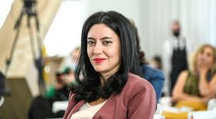 Il ritorno a settembre tra i banchi di scuola è tutt'altro che scontato. Coronavirus Azzolina Esclude Un Nuovo Lockdown A Scuola E Sugli Insegnanti Oggi Nominati 25mila Supplenti Open