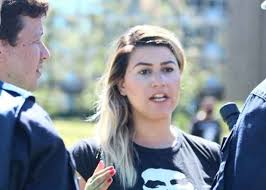 A prisão de sara winter, segundo a inteligência do governo do df nenhum aloprado tentou assumir o posto de sara na ausência dela. Site Cancela Financiamento Coletivo Do Movimento Liderado Por Sara Winter