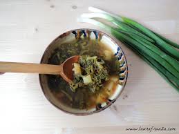 Urzici (un castron mare), 1 lingura ulei, 2 cepe, 2 linguri bulion, 100 g orez, 1 ou, sare, piper. CiorbÄƒ De Cartofi Cu Urzici Idei Pentru Parinti Si Copii