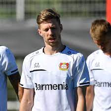 He died at his home in. Bayer Offnet Weiser Die Tur