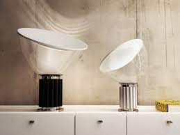 Flos was founded in 1962, specialized in high quality and made in italy design. Taccia Small Tischleuchte Aluminium Weiss Flos Royaldesign De