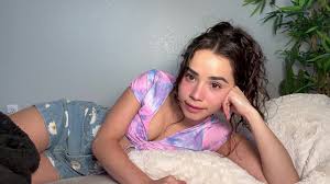 Jameliz Masturbates Solo