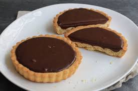 Recette Tartelettes Chocolat Et Caramel Beurre Sale En Video Recette Mini Tarte Recettes De Collations Recette De Tartelette