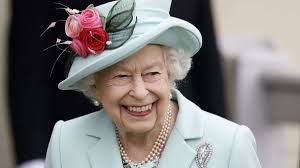 Elizabeth ii is queen of the united kingdom and 15 other commonwealth realms. Queen Elizabeth Ii Ihr Lieblingstermin Zaubert Ihr Ein Lacheln Ins Gesicht Boulevard