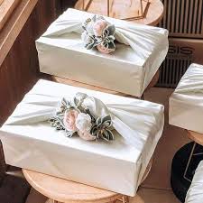 Hidden hantaran... Hideen hantaran terkenal di negara tetangga.. Dan mulai famous di indonesia baru2 ini 😊🙏 Konsepnya minimalis banget, jadi ini cocok buat customer yang isian hantarannya gak mau terekspos. #maharmataram #seserahansumbawa #