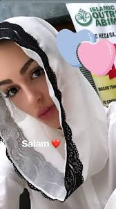 This was confirmed through a statement by the. Jatuh Cinta Pada Kali Pertama Bertemu Isteri Dedah Cara Romantik Sultan Kelantan Lamar