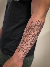 They are both feminine and masculine, as there is a canvas that emphasizes perfectly the human body. Geometric Tattoo Art The Redhawk Studio Remy Robards Blackwork Linework Colorwork Houston Tattoo Artist