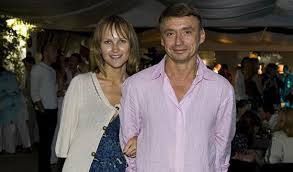 Правда, о своей личной жизни не говорила, как и о том, кто отец девочки. Anton Tabakov Biografiya Foto Semya Lichnaya Zhizn Zhena Deti Rost I Ves 2021 Uznaj Vsyo